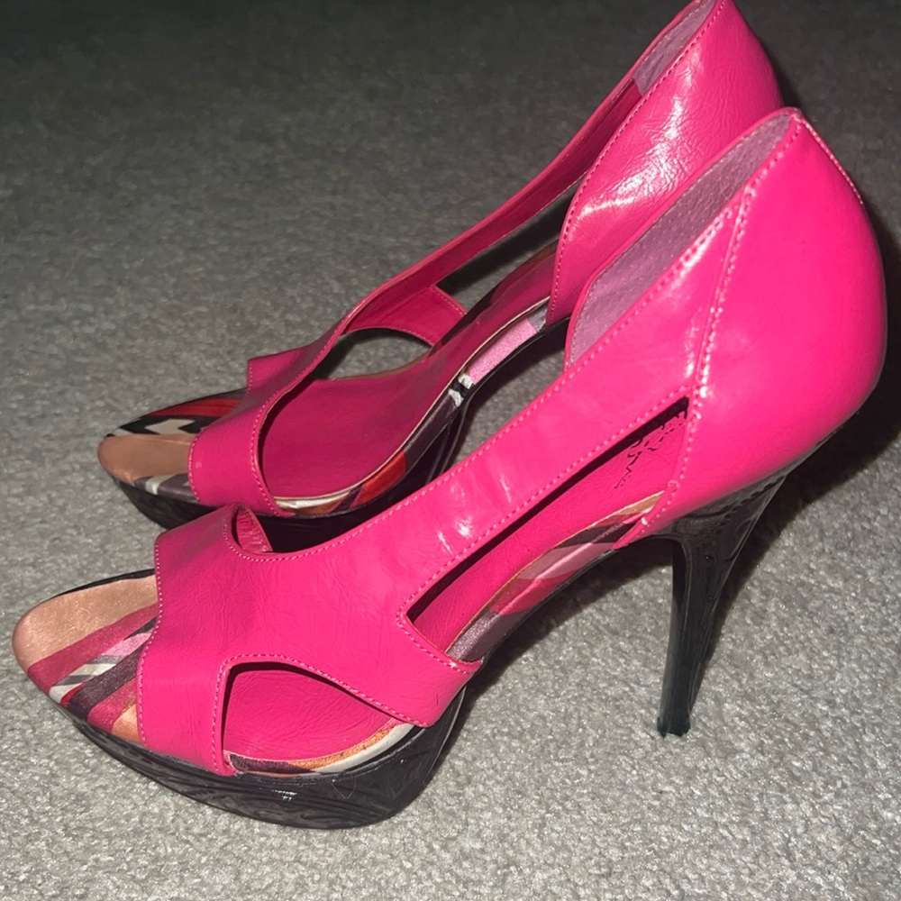 Carlos Santana heels with details engraved on bottom sides and heels!!